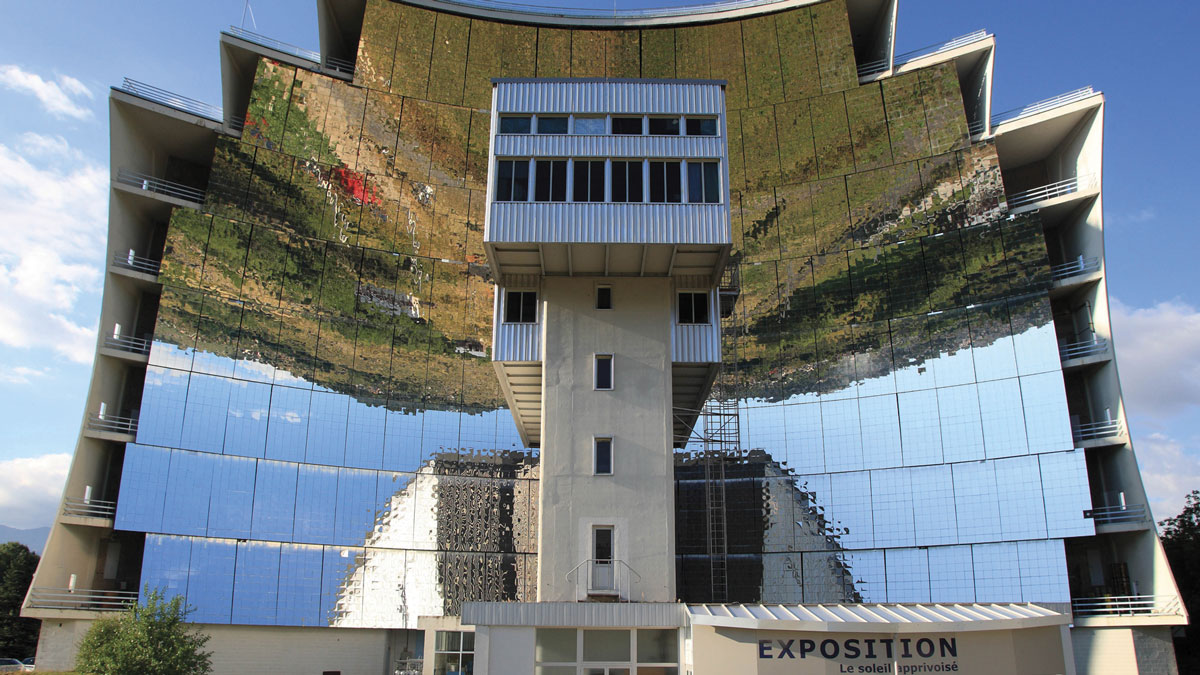 First-Industrial-Solar-Furnace-to-Melt-Steel