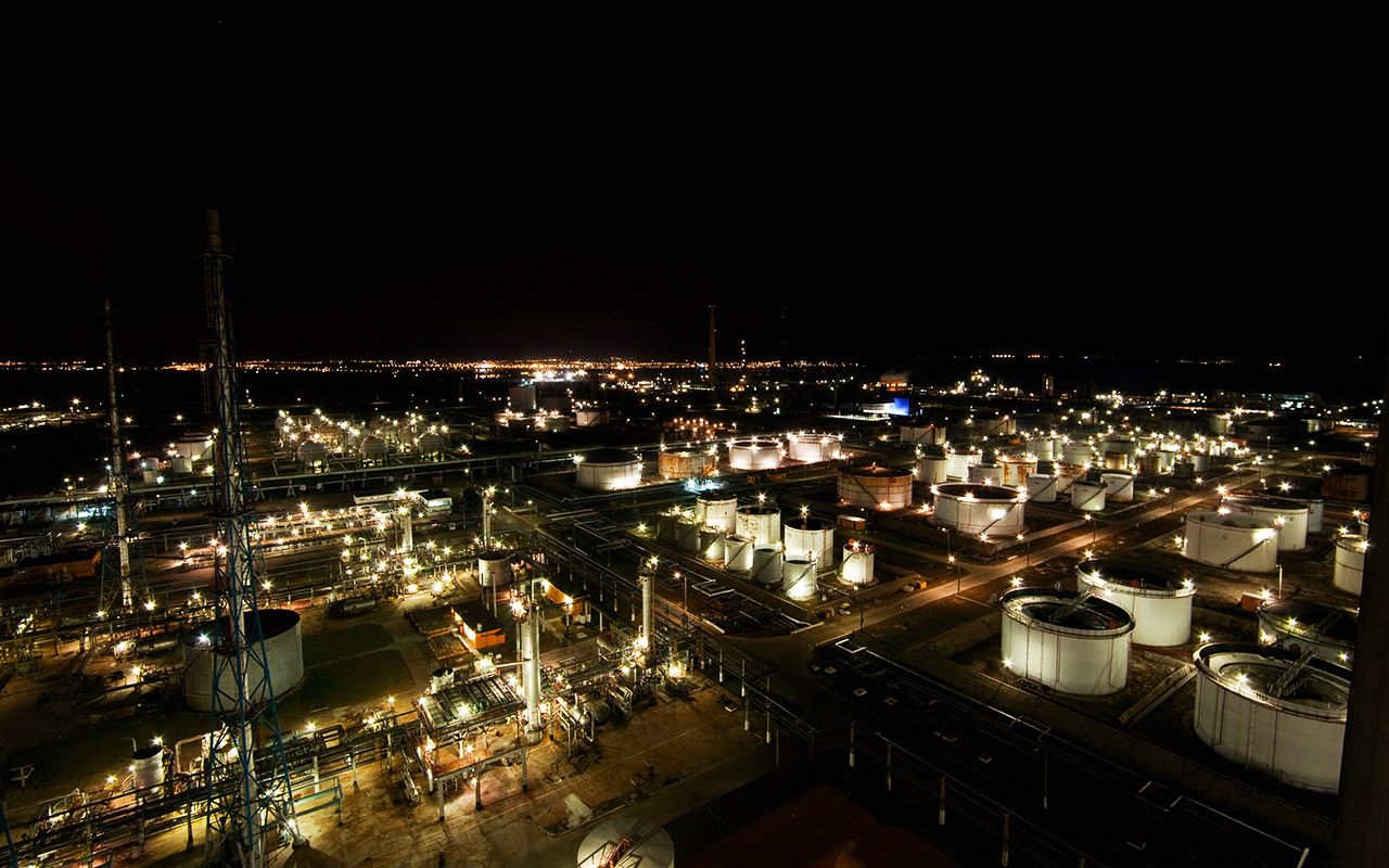 Petromidia-by-night